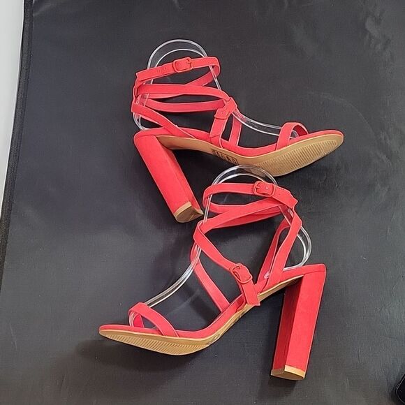 BRAND NEW QUPID POINTED TOE HIGH HEEL ADJUSTABLE BUCKLE ANKLE STRAP SANDAL - Picture 8 of 14